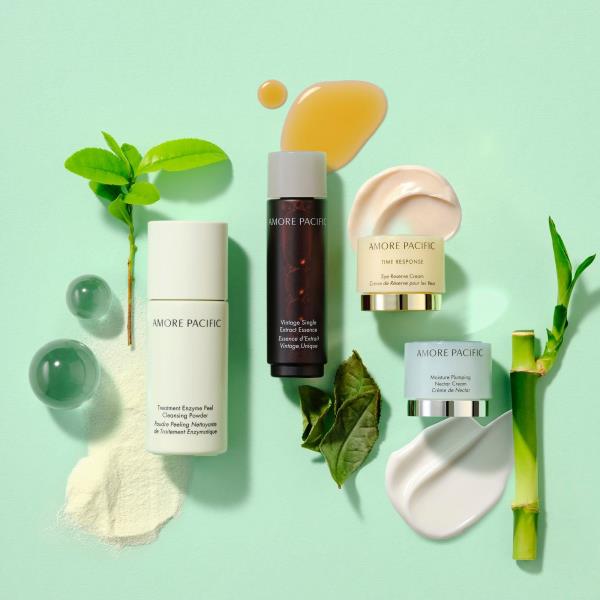 AMOREPACIFIC Green Tea Hydration Essentials Set | Includes Korean Cleansing Powder, Essence, Eye Cream, and Face Moisturizer